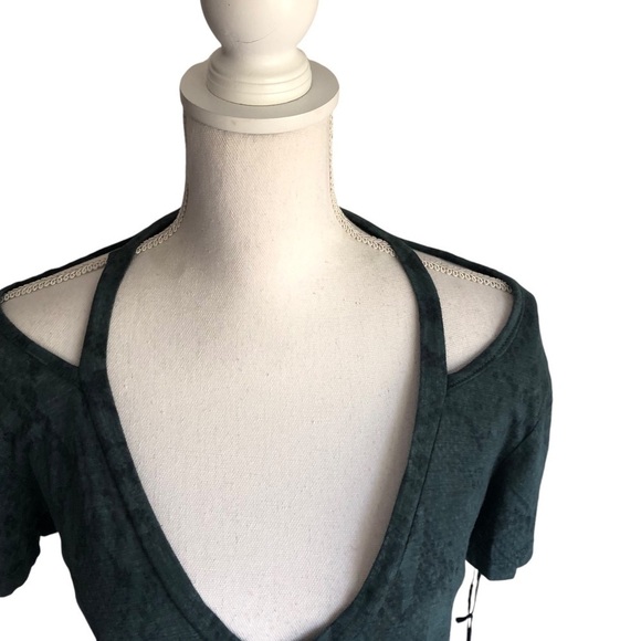 Michael Lauren T-Shirt Shoulder Cut Out Barker Green Snakeskin Print Medium - Picture 5 of 14